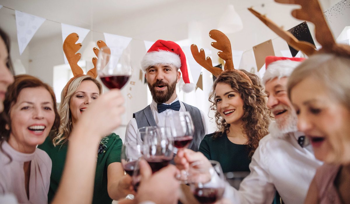 Équipe réunie pour un pot de fin d'année au bureau